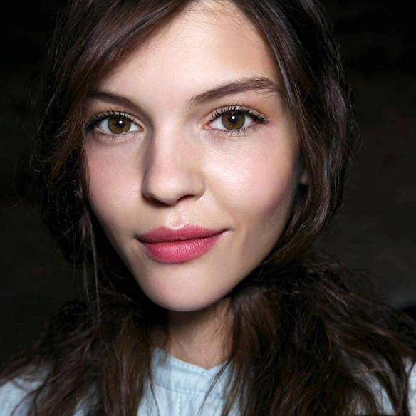 15colgadasdeunapercha_maquillaje_make_up_fw_oi_fall_winter_14_15_labios_dulces_sweet_lips_nude_pale_pink_gloss_5