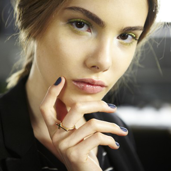 15colgadasdeunapercha_maquillaje_make_up_fw_oi_fall_winter_14_15_manicura_manicure_negro_black_grey_gris_rojo_red_burgundy_aubergine_nude_pale_pink_2