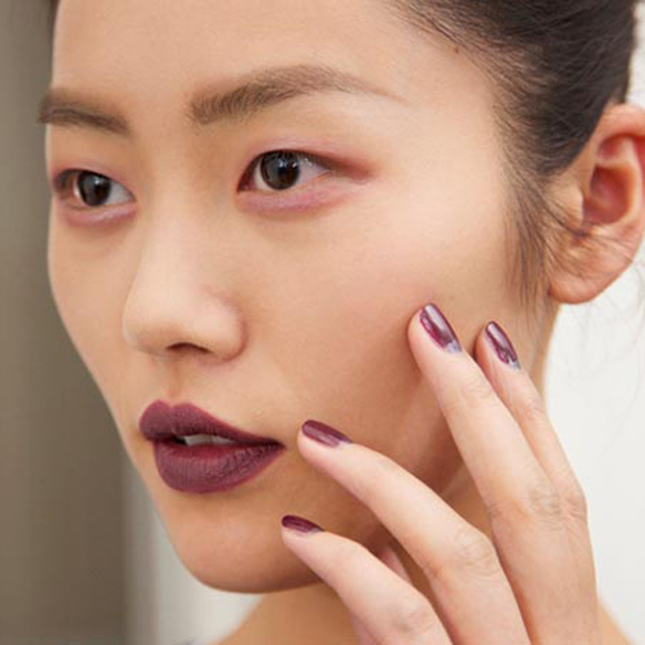 15colgadasdeunapercha_maquillaje_make_up_fw_oi_fall_winter_14_15_manicura_manicure_negro_black_grey_gris_rojo_red_burgundy_aubergine_nude_pale_pink_4