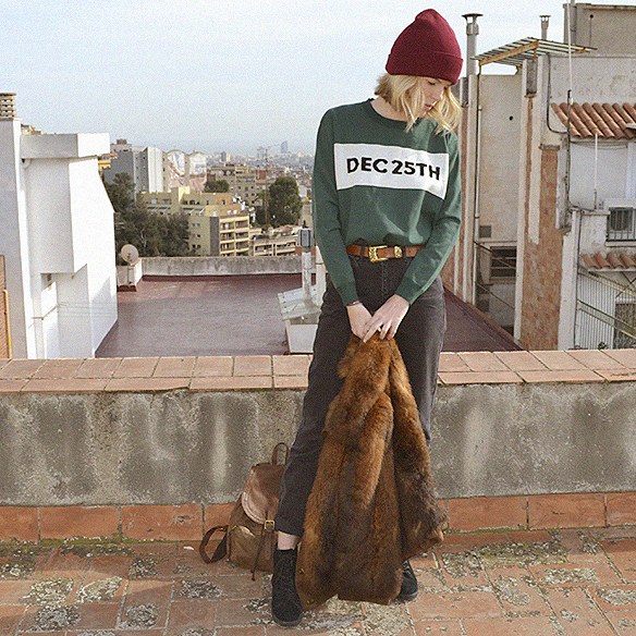 15colgadasdeunapercha_abrigo_pelo_fur_coat_verde_green_sudadera_sweater_gorro_beanie_mochila_backpack_georgina_barcelona_gina_carreras_5