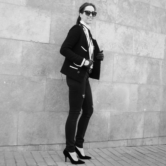 15colgadasdeunapercha_carnaval_carnival_tributo_tribute_karl_lagerfeld_chanel_kaiser_tweed_bow_tie_blouse_camisa_guantes_gloves_marta_r_10