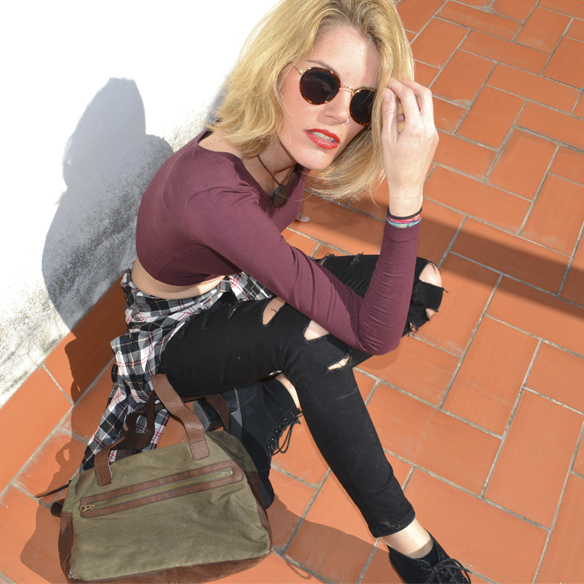 15colgadasdeunapercha_entretiempo_halftime_grunge_ripped_jeans_crop_top_plaid_check_georgina_barcelona_gina_carreras_5