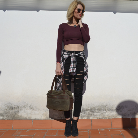 15colgadasdeunapercha_entretiempo_halftime_grunge_ripped_jeans_crop_top_plaid_check_georgina_barcelona_gina_carreras_8