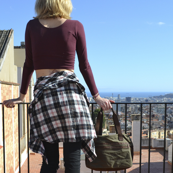 15colgadasdeunapercha_entretiempo_halftime_grunge_ripped_jeans_crop_top_plaid_check_georgina_barcelona_gina_carreras_9