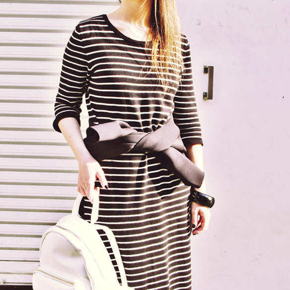 15colgadasdeunapercha_entretiempo_halftime_maxi_vestido_largo_dress_rayas_stripes_neopreno_neoprene_mochila_backpack_carla_kissler_6