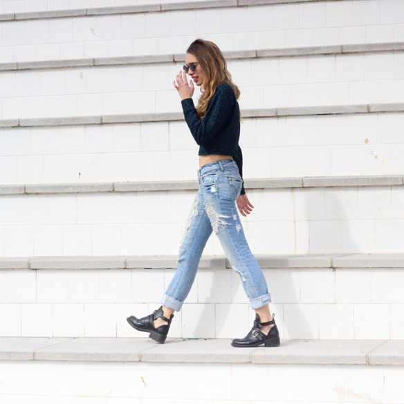15colgadasdeunapercha_entretiempo_halftime_resort_cut_out_botines_booties_crop_top_ripped_jeans_julia_ros_3