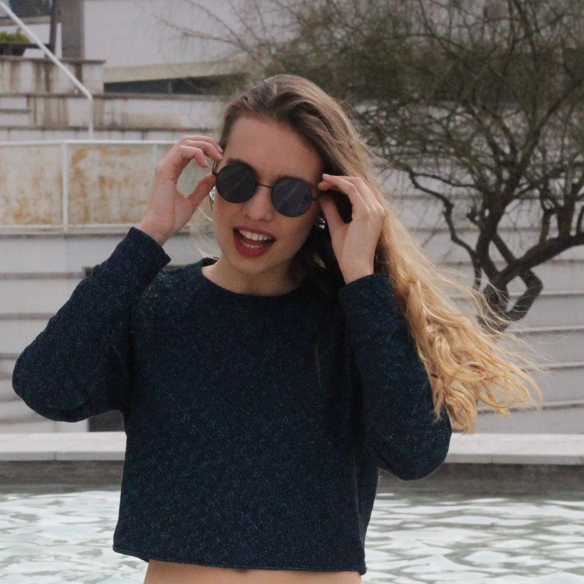 15colgadasdeunapercha_entretiempo_halftime_resort_cut_out_botines_booties_crop_top_ripped_jeans_julia_ros_8