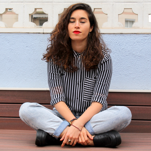 15colgadasdeunapercha_entretiempo_halftime_resort_stripes_rayas_blanco_y_negro_B&W_mom_jeans_blanche_9