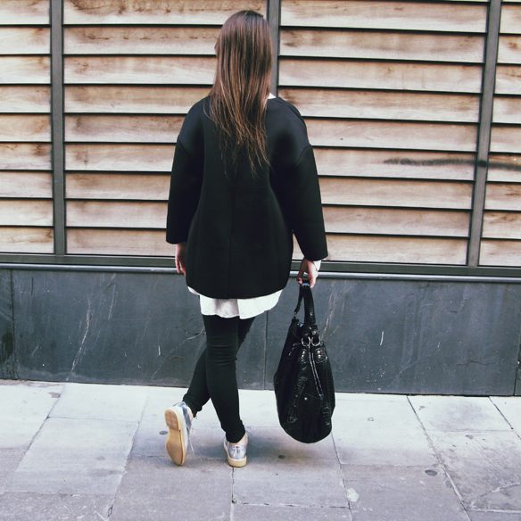 15colgadasdeunapercha_invierno_winter_neopreno_neoprene_silver_plateado_ripped_jeans_camisa_shirt_carla_kissler_7