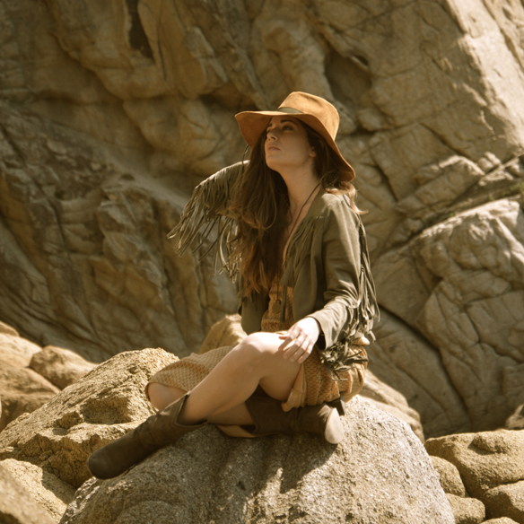 15colgadasdeunapercha_must-have_ss_15_imprescindible_70s_años_70_seventies_flecos_mostaza_fringes_ante_suede_mustard_booties_camperas_alicia_alvarez_1