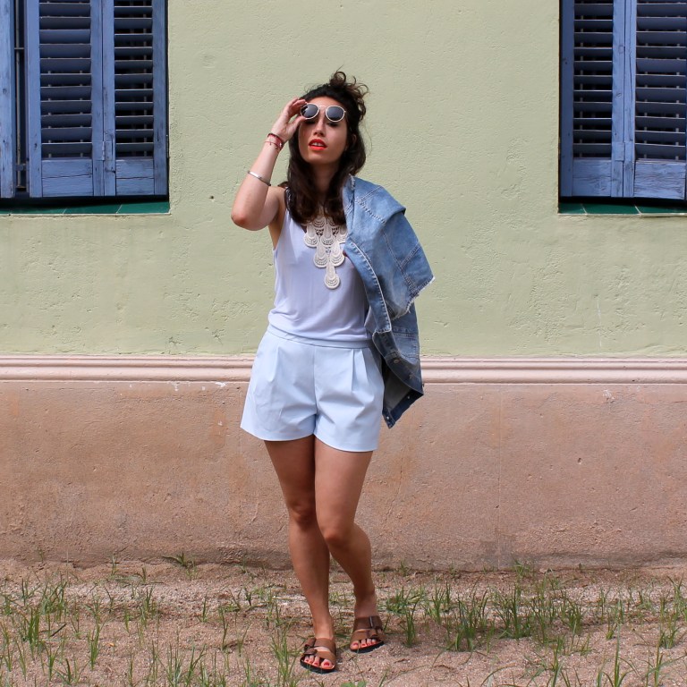15colgadasdeunapercha-san-juan-saint-john-jumpsuit-mono-azul-blue-chaleco-vest-ugly-shoes-blanche-10