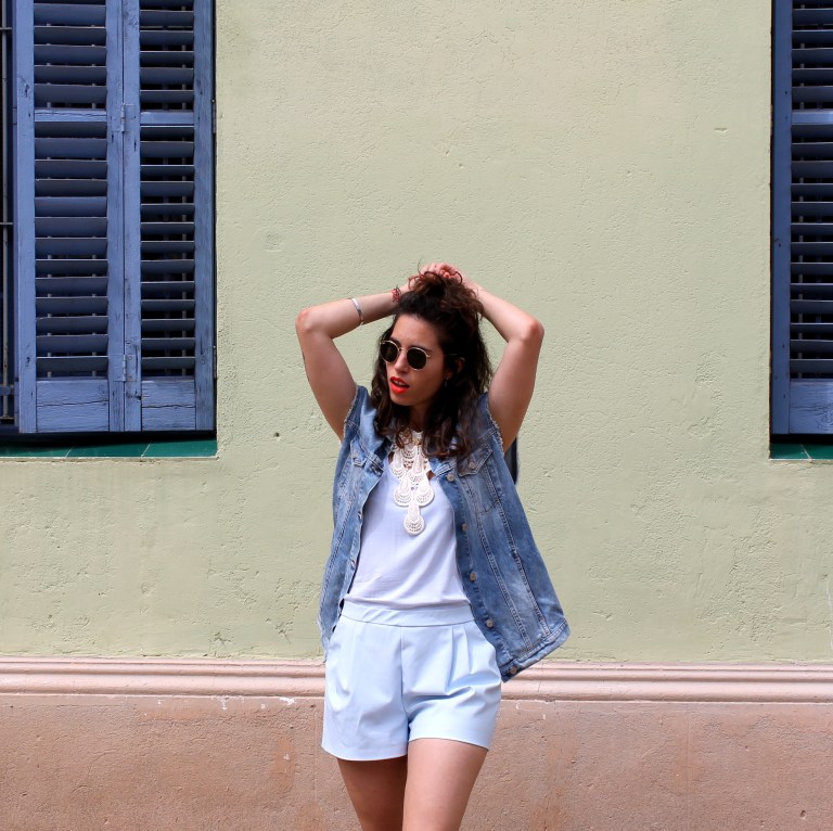 15colgadasdeunapercha-san-juan-saint-john-jumpsuit-mono-azul-blue-chaleco-vest-ugly-shoes-blanche-2