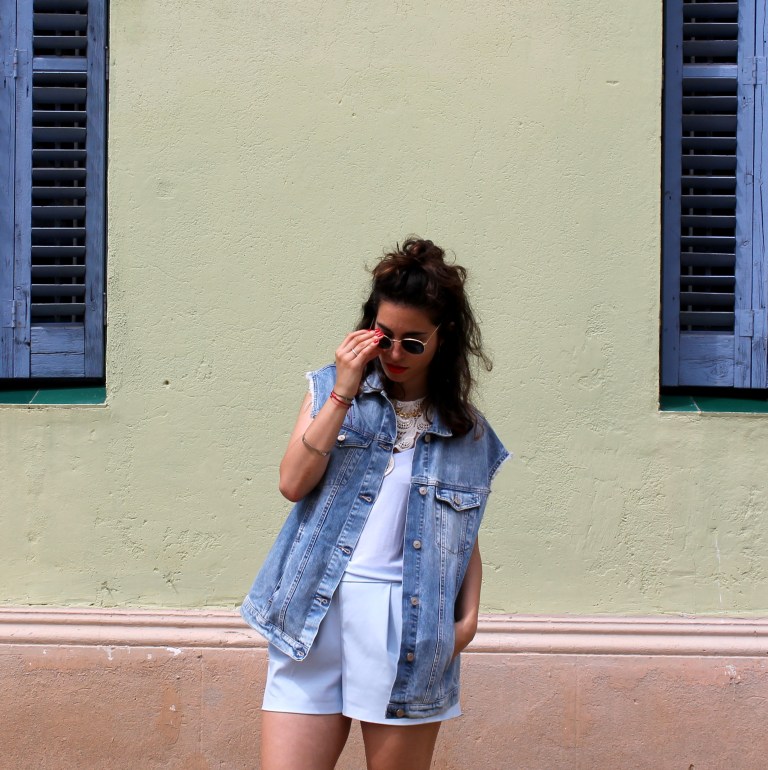 15colgadasdeunapercha-san-juan-saint-john-jumpsuit-mono-azul-blue-chaleco-vest-ugly-shoes-blanche-7