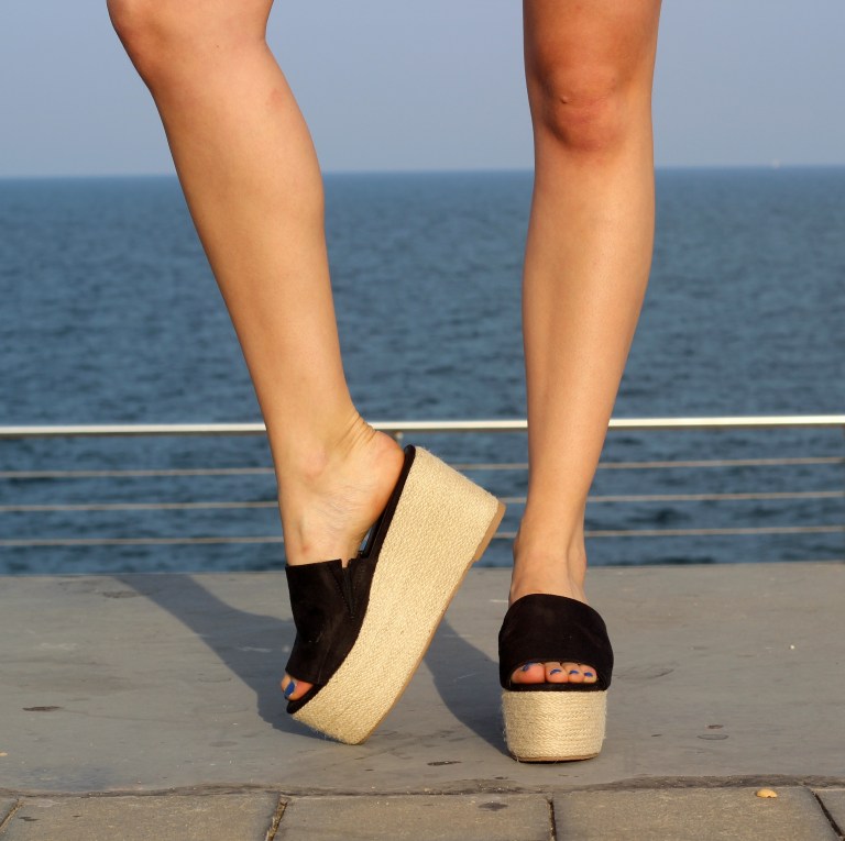 15colgadasdeunapercha-san-juan-saint-johns-eve-crop-top-plataformas-esparto-shorts-bissu-bolso-bag-julia-ros-8