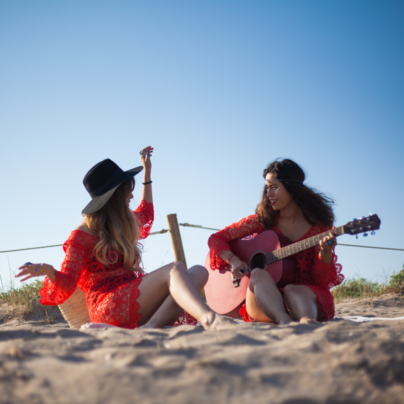 15colgadasdeunapercha-san-juan-saint-johns-eve-h&m-coachella-rojo-red-boho-sombrero-cadenitas-anna-duarte-blanche-3