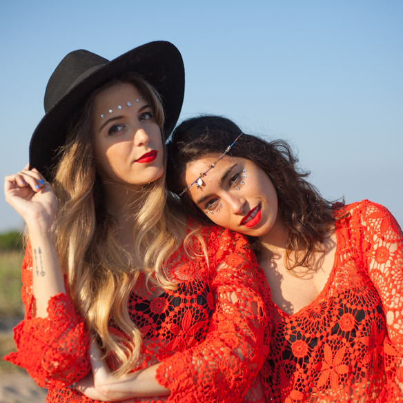 15colgadasdeunapercha-san-juan-saint-johns-eve-h&m-coachella-rojo-red-boho-sombrero-cadenitas-anna-duarte-blanche-7