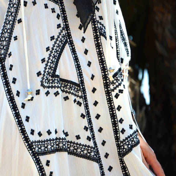 15colgadasdeunapercha-san-juan-saint-johns-eve-kaftan-caftan-flecos-fringes-sandlias-planas-flat-sandals-alicia-alvarez-6