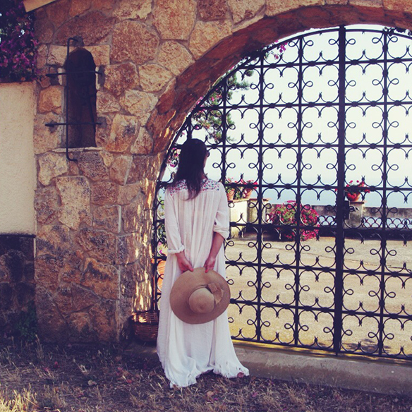 15colgadasdeunapercha-ethnic-etnico-kaftan-cesto-mimbre-basket-alpargatas-espadrilles-pamela-carla-kissler-5