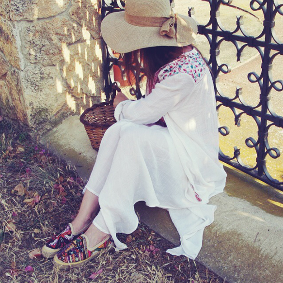 15colgadasdeunapercha-ethnic-etnico-kaftan-cesto-mimbre-basket-alpargatas-espadrilles-pamela-carla-kissler-6