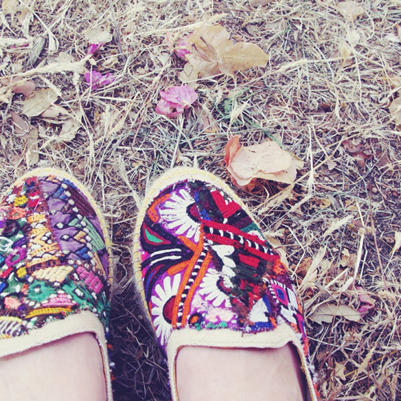 15colgadasdeunapercha-ethnic-etnico-kaftan-cesto-mimbre-basket-alpargatas-espadrilles-pamela-carla-kissler-7