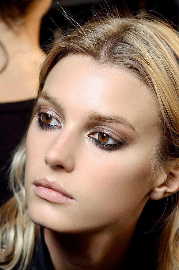 15colgadasdeunapercha-maquillaje-make-up-verano-summer-2015-flipped-smokey-eyes-1