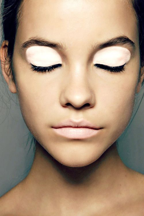 15colgadasdeunapercha-maquillaje-make-up-verano-summer-2015-sombra-blanca-white-eyeshadow-3