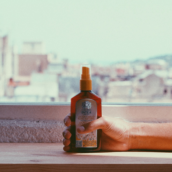 15colgadasdeunapercha-mono-jumpsuit-rubia-blonde-camomila-chamomile-bebofi-10