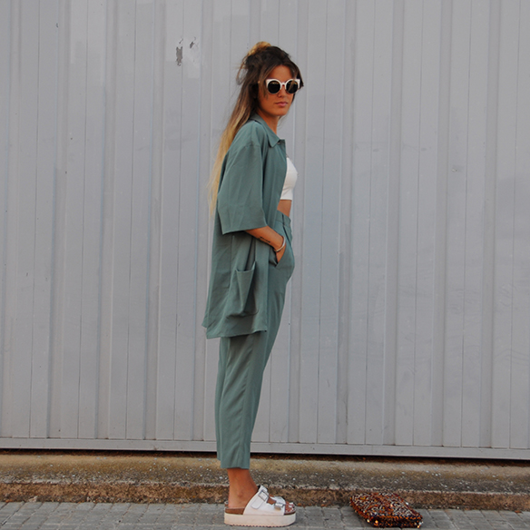 15-colgadas-de-una-percha-anna-duarte-traje-suit-chloe-verde-ugly-shoes-10