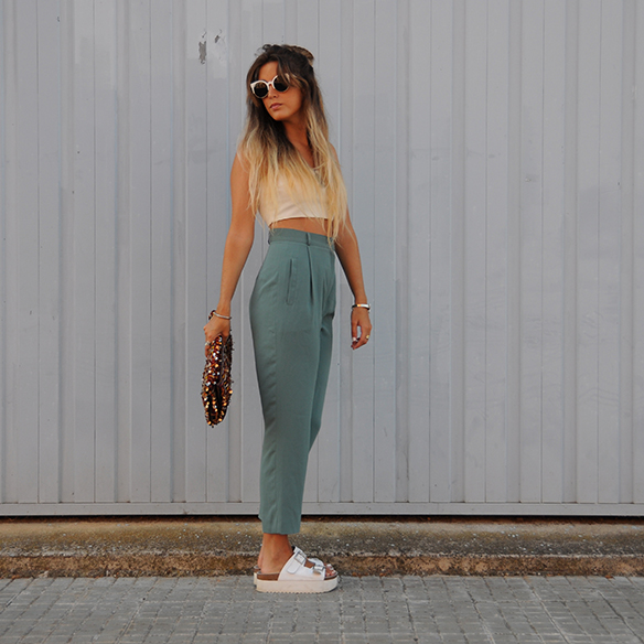 15-colgadas-de-una-percha-anna-duarte-traje-suit-chloe-verde-ugly-shoes-5