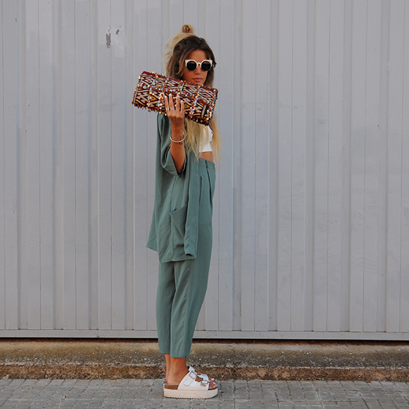 15-colgadas-de-una-percha-anna-duarte-traje-suit-chloe-verde-ugly-shoes-6