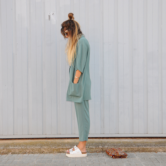 15-colgadas-de-una-percha-anna-duarte-traje-suit-chloe-verde-ugly-shoes-7