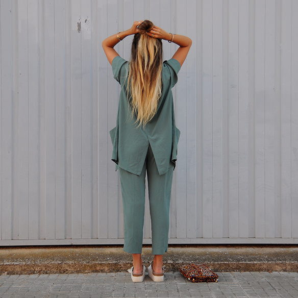 15-colgadas-de-una-percha-anna-duarte-traje-suit-chloe-verde-ugly-shoes-8