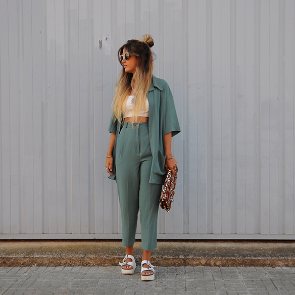 15-colgadas-de-una-percha-anna-duarte-traje-suit-chloe-verde-ugly-shoes-9