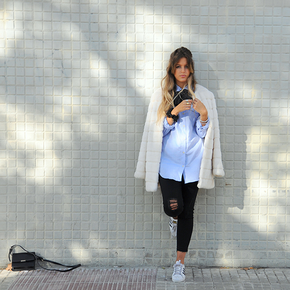 15-colgadas-de-una-percha-anna-duarte-must-have-fw-15-16-oi-imprescindible-lazada-en-cuello-neck-bow-shirt-camisa-abrigo-pelo-yeti-fur-coat-1