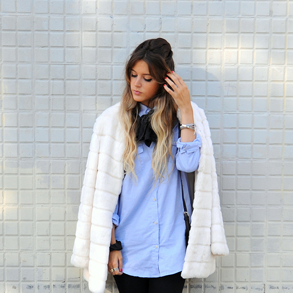 15-colgadas-de-una-percha-anna-duarte-must-have-fw-15-16-oi-imprescindible-lazada-en-cuello-neck-bow-shirt-camisa-abrigo-pelo-yeti-fur-coat-2