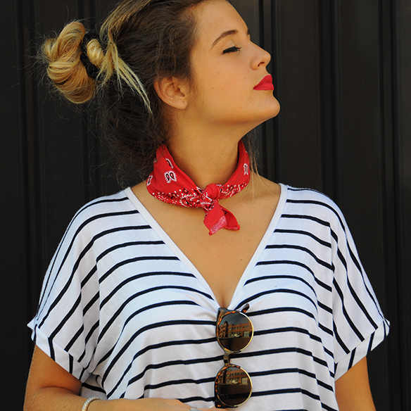 15-colgadas-de-una-percha-anna-duarte-stripes-rayas-bandana-kerchief-pañuelo-atado-al-cuello-handkerchief-knotted-to-the-neck-2