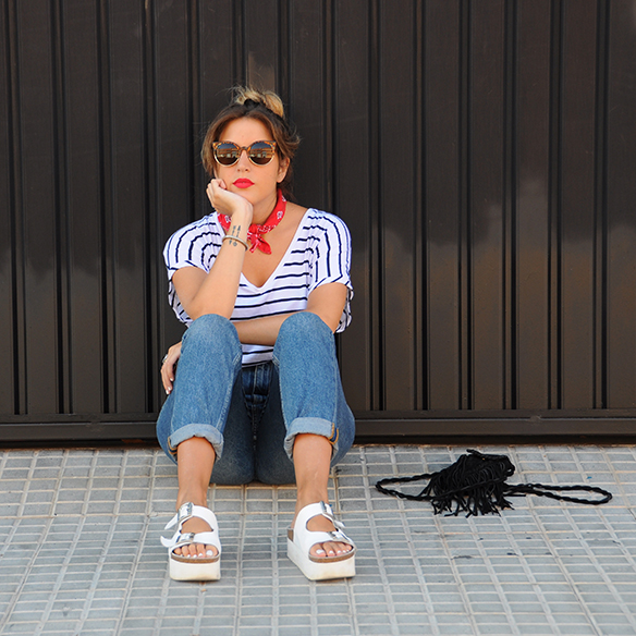 15-colgadas-de-una-percha-anna-duarte-stripes-rayas-bandana-kerchief-pañuelo-atado-al-cuello-handkerchief-knotted-to-the-neck-5