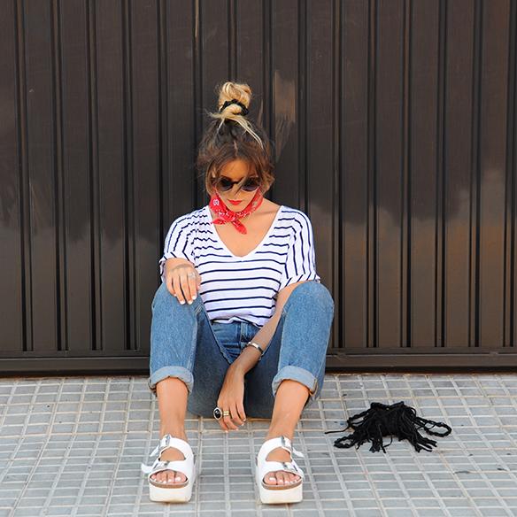 15-colgadas-de-una-percha-anna-duarte-stripes-rayas-bandana-kerchief-pañuelo-atado-al-cuello-handkerchief-knotted-to-the-neck-6