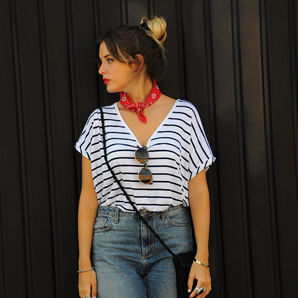 15-colgadas-de-una-percha-anna-duarte-stripes-rayas-bandana-kerchief-pañuelo-atado-al-cuello-handkerchief-knotted-to-the-neck-7