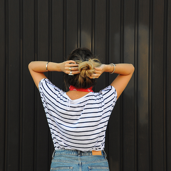 15-colgadas-de-una-percha-anna-duarte-stripes-rayas-bandana-kerchief-pañuelo-atado-al-cuello-handkerchief-knotted-to-the-neck-9