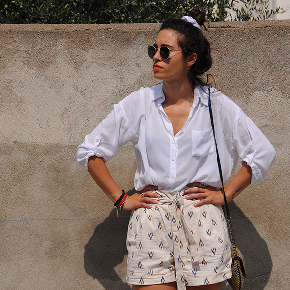 15-colgadas-de-una-percha-blanche-shorts-camisa-shirt-esparto-coletero-scrunchie-1