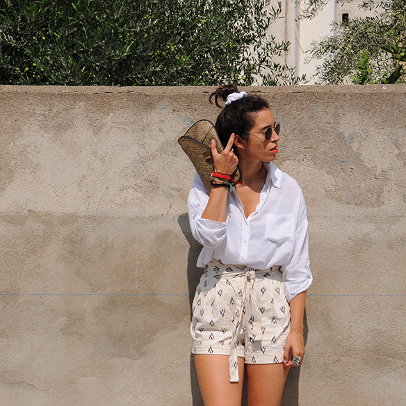 15-colgadas-de-una-percha-blanche-shorts-camisa-shirt-esparto-coletero-scrunchie-10