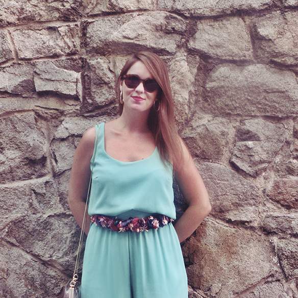 15-colgadas-de-una-percha-carla-kissler-bodas-weddings-cinturon-de-flores-floral-flower-belt-lito-y-lola-4-ok