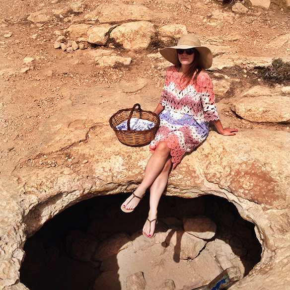 15-colgadas-de-una-percha-carla-kissler-formentera-vestido-dress-pamela-cesto-basket-lace-encaje-8