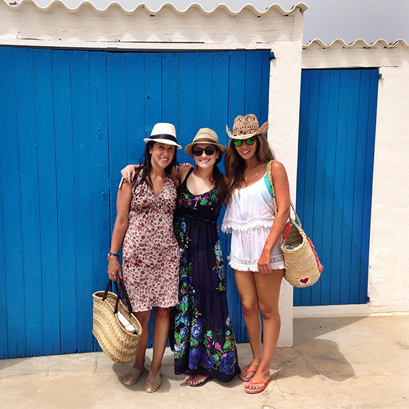 15-colgadas-de-una-percha-carla-kissler-formentera-vestido-dress-pamela-swimsuit-stripes-bañador-rayas-shorts-16