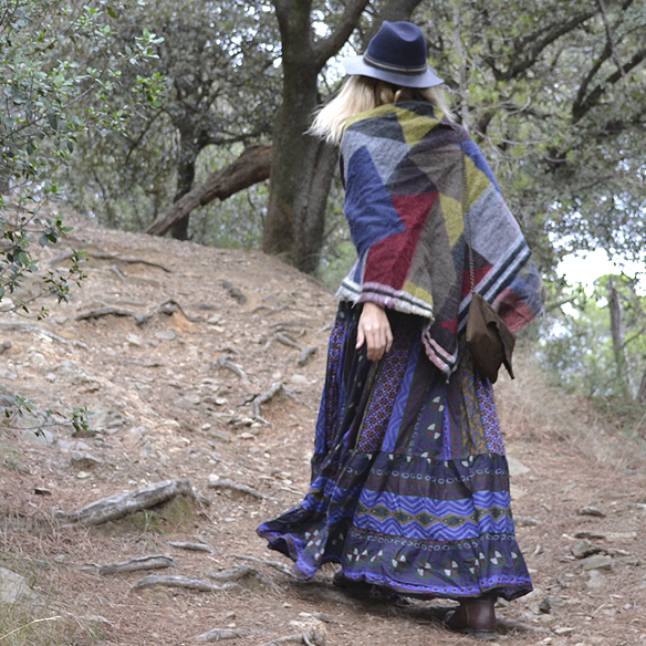 15-colgadas-de-una-percha-gina-carreras-georgina-carreras-barcelona-must-have-imprescindible-fw-15-16-oi-vestido-boho-dress-sombrero-hat-blanket-manta-10