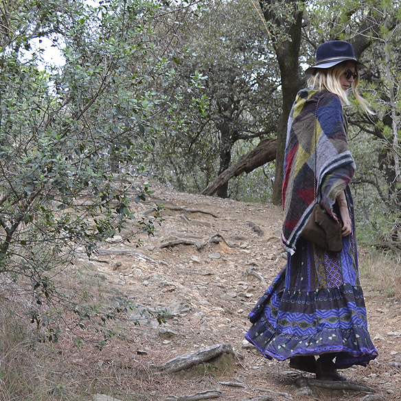 15-colgadas-de-una-percha-gina-carreras-georgina-carreras-barcelona-must-have-imprescindible-fw-15-16-oi-vestido-boho-dress-sombrero-hat-blanket-manta-2