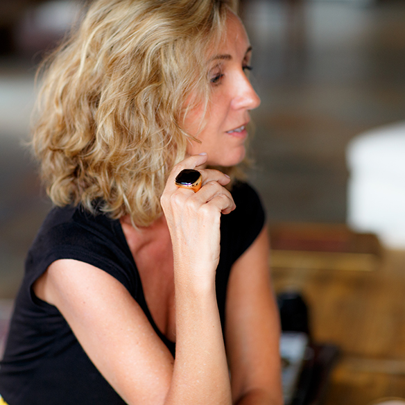 15-colgadas-de-una-percha-maica-jau-falda-estampada-print-skirt-negro-black-louboutin-louis-vuitton-4