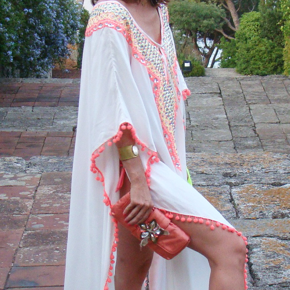 15-colgadas-de-una-percha-marta-r-kaftan-miss-june-paris-pilar-oporto-jimmy-choo-clutch-3