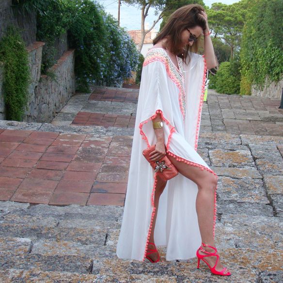 15-colgadas-de-una-percha-marta-r-kaftan-miss-june-paris-pilar-oporto-jimmy-choo-clutch-5